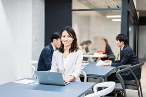 社会保険労務士法人での営業企画スタッフ／在宅可、７時間勤務、フレックス有、女性活躍中！