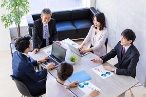 外資系・英語を活かす/年間休日125日、在宅勤務、フレックス有/女性活躍中の社会保険労務士法人!