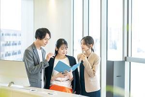 未経験スタート可!/社会保険労務士・弁護士・弁理士・司法書士・専門士業によるワンストップサービス!