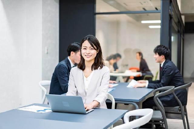 事務所未経験スタート可!労務・経理事務経験が活かせるHRサポートスタッフ/リモート・フレックス有、7時間勤務、女性多数活躍中!