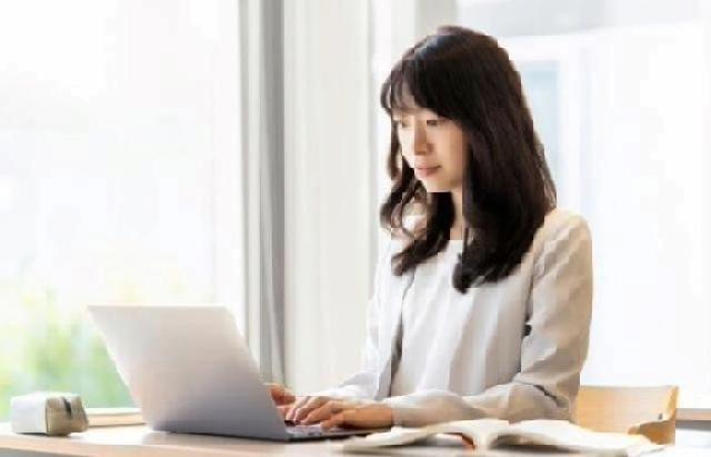 社会保険労務士法人/社会保険・労働保険手続きメイン/クライアントは中小企業~大手企業まで/残業少な目/ワークライフバランス◎
