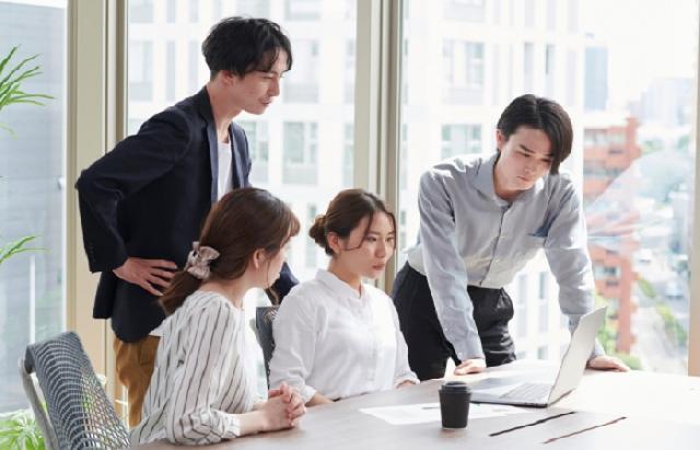 人事労務業務スタッフ(福岡事務所)/全国拠点90か所、顧問先数17,000件を超える豊富な経験と実績、国内最大級のコンサルティングファーム