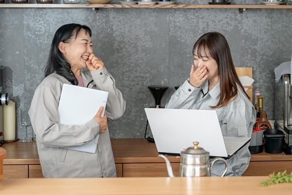 事務所経験を活かしたい企業労務志向の方必見！成長中建材業界向けDX支援企業／フレックス／年間休日125日
