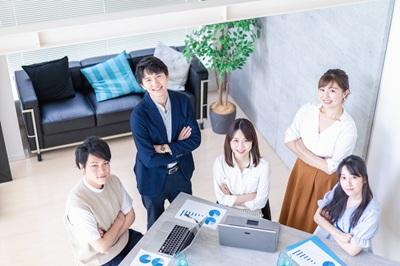 《Authense社会保険労務士法人≫社労士資格者／弁護士を中心に各分野の士業・専門職が集まったprofessional group！