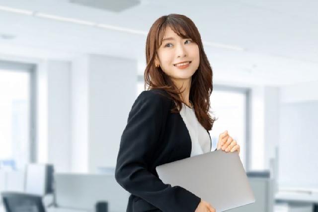 女性活躍／残業月平均20時間程度／上下関係や堅苦しい雰囲気の無い、女性社労士が代表の社労士法人