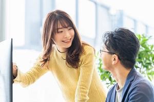 【フレックス・テレワーク・フリーアドレス制】／女性活躍多く、働きやすい環境／総合士業グループ