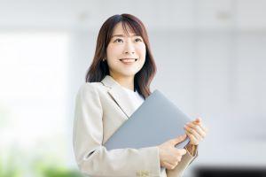 上場企業／労務管理（給与・社保・勤怠）・人事制度のリーダー候補／年収500～750万