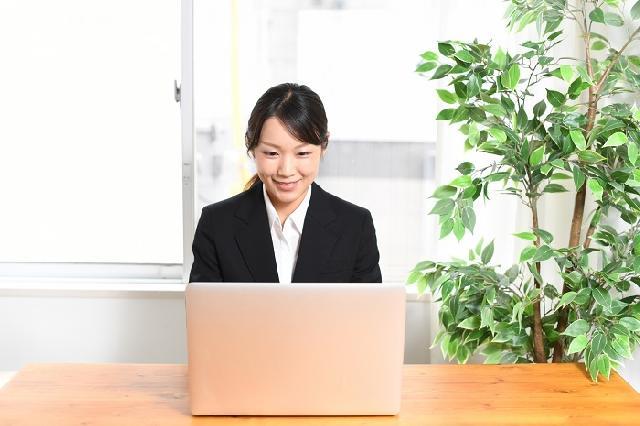 新宿駅から徒歩圏内／フレックスタイム・残業少、女性活躍中！／実務経験者募集